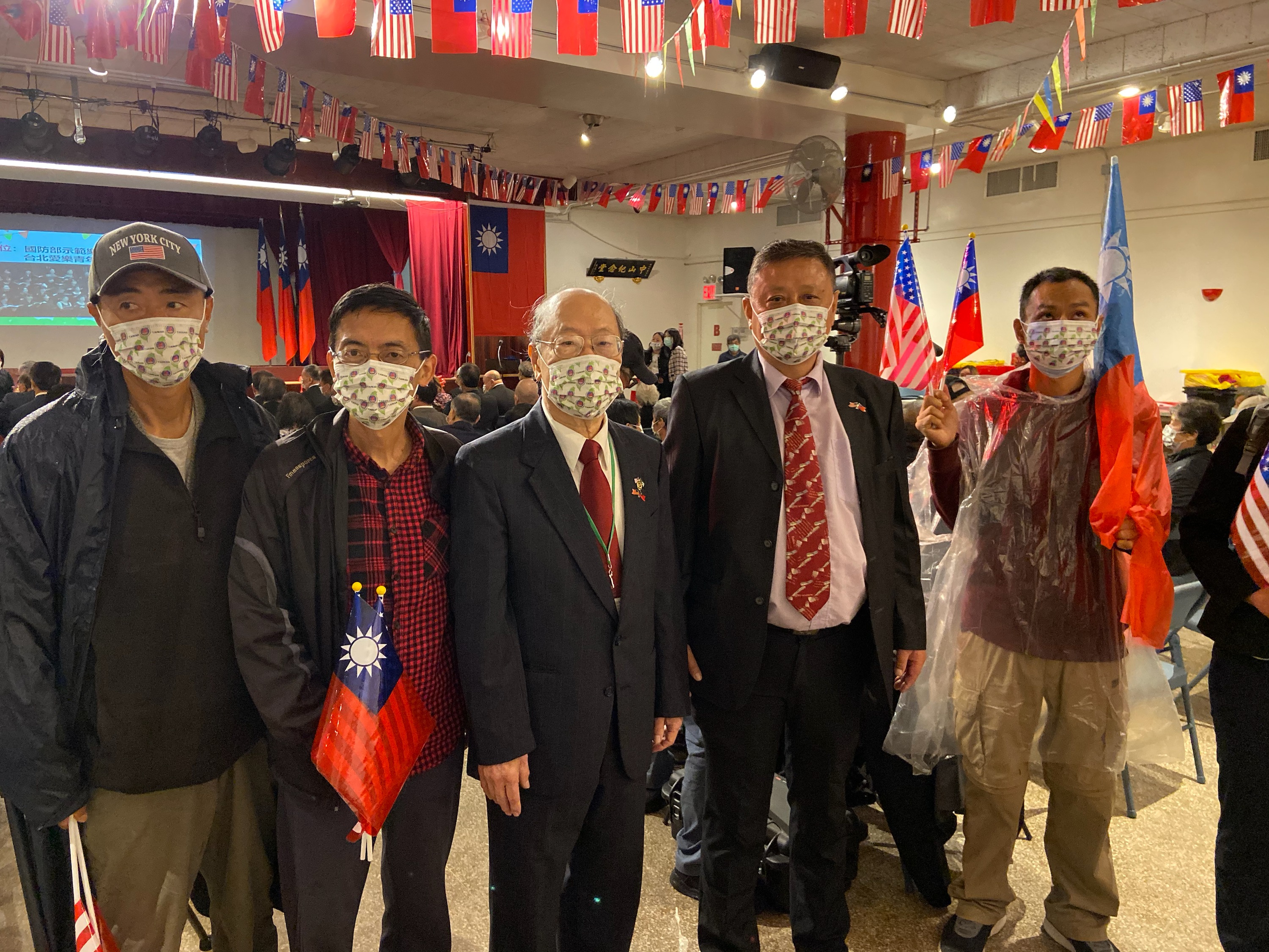 “The plum blossom plum blossoms all over the world, and the colder itgets, the more it blooms. ….”